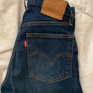 Levis size 24